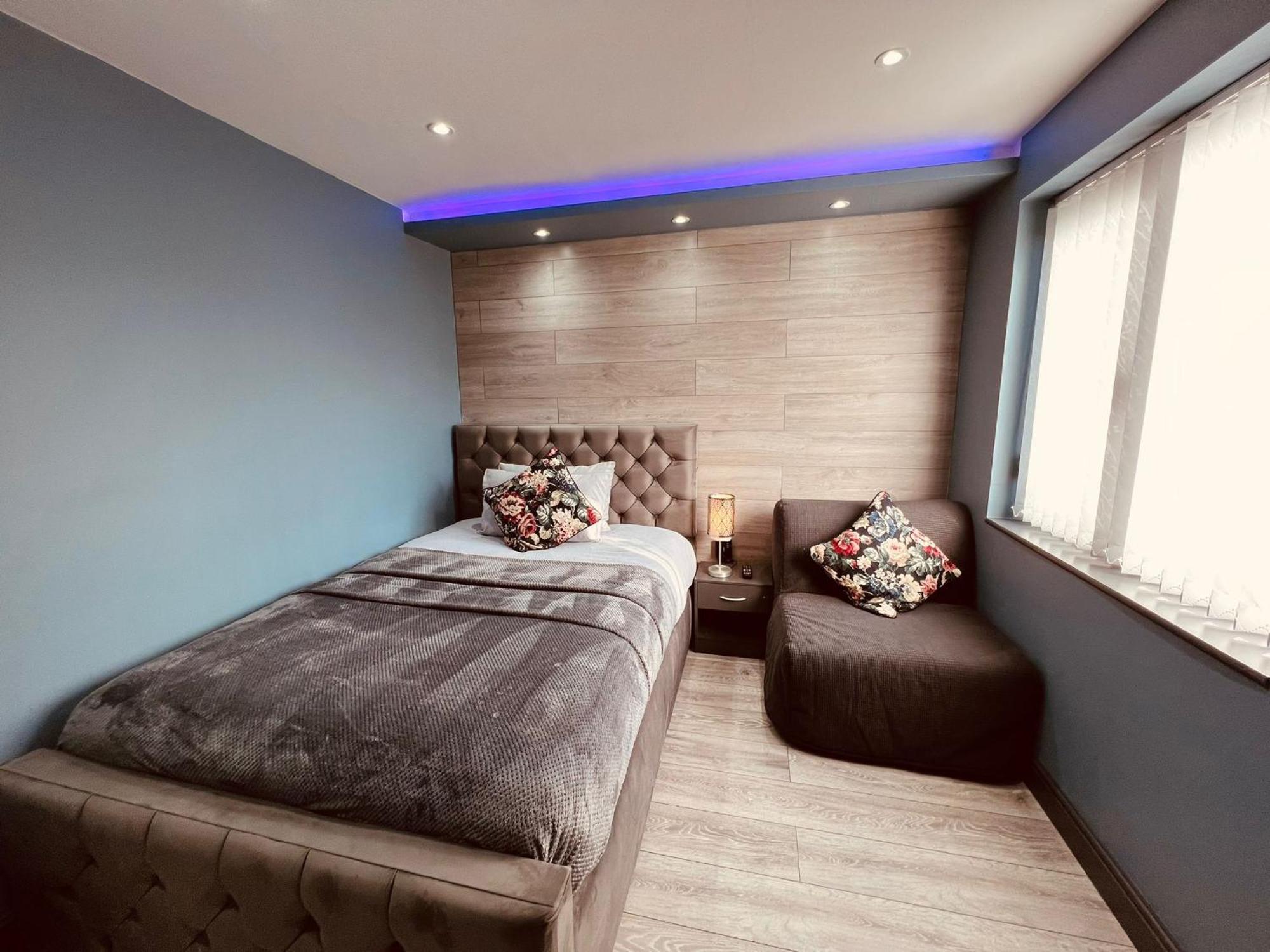 Modern Suites -5 Bedroom House- With Free Parking Birmingham City Exterior foto